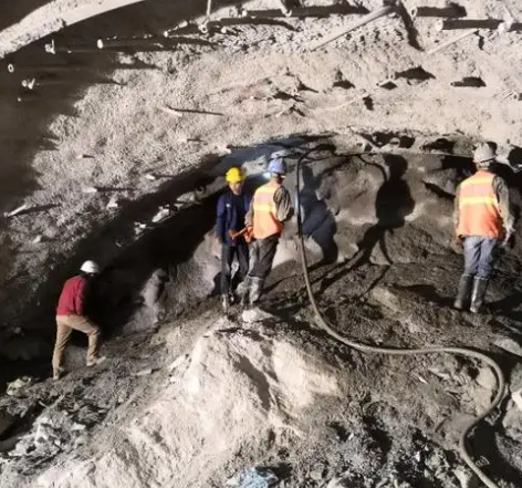 镇原隧道拱顶带模注浆料，微膨胀注浆料的特点及施工工艺